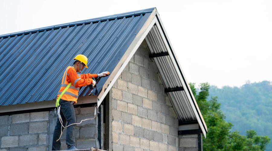 Expert Emergency Roof Repairs services in Wynot, NE